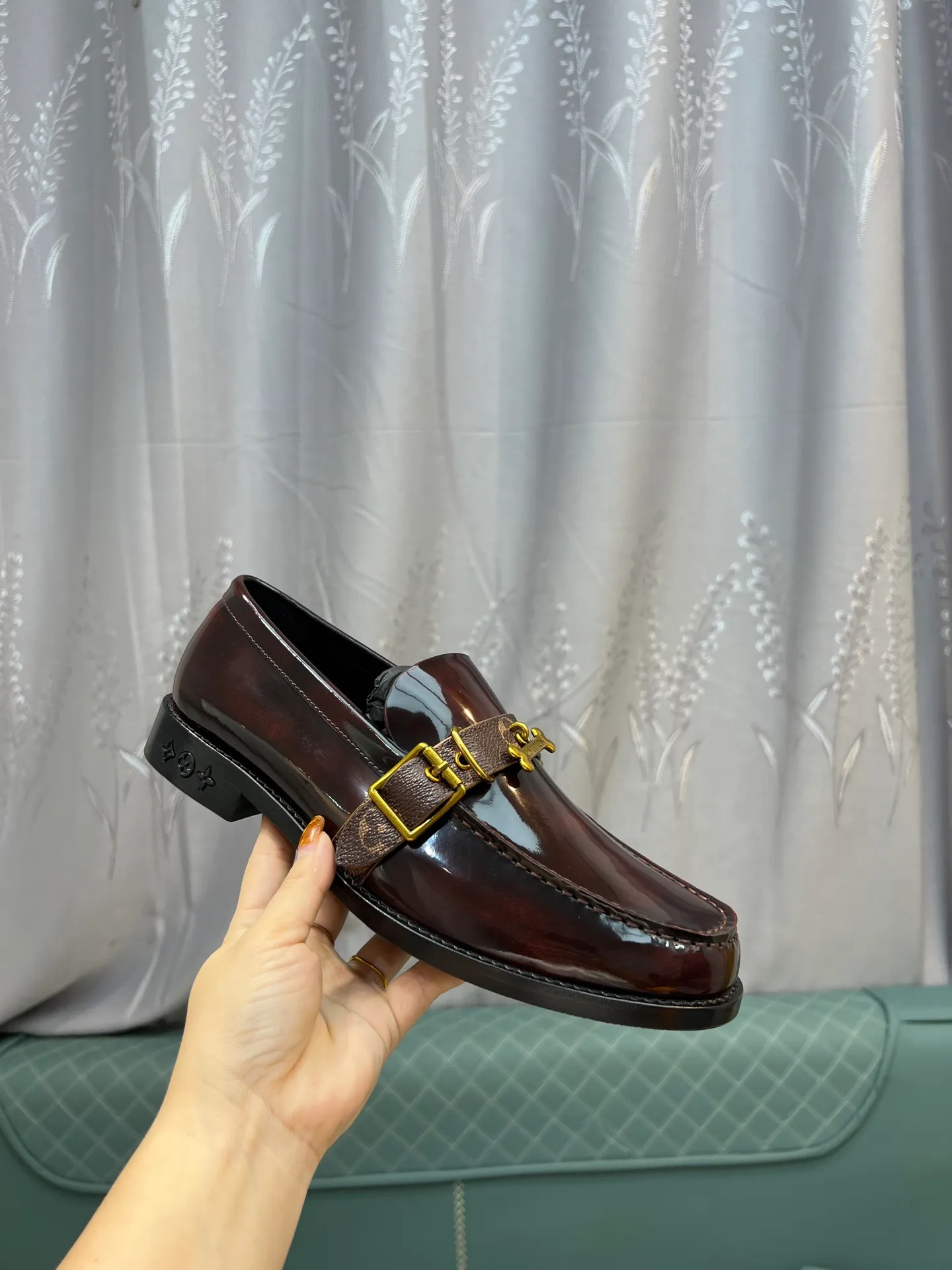Men's shoes 💰960 LV top luxury brand, high-quality men's business formal leather shoes, imported genuine leather soles! Customized imported leather, the first layer of open-edge beaded lacquered cowhide, the texture is incomparable, the imported cowhide lining, high-end high-end shoes, don't miss it! size:39-44 (Male 38 45 46 customized)